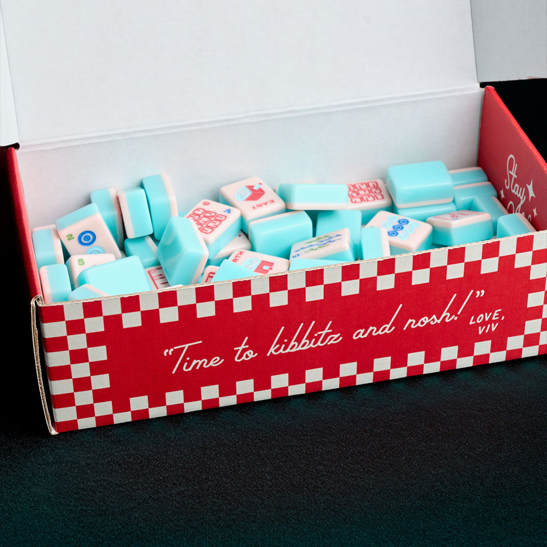 Mahjong Gift Etiquette: 10 Tips for Giving & Receiving Sets